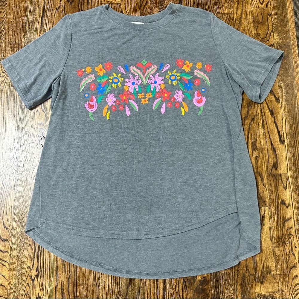Amaryllis Gray Tee Colorful Floral Print Hi-Lo T-shirt Size 1x - Picture 3 of 9